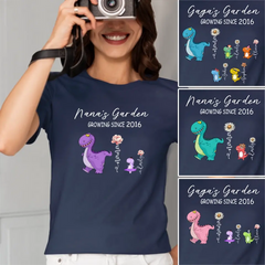T-shirt Nana's Garden - Nom personnalisé Fleurs du mois des dinosaures