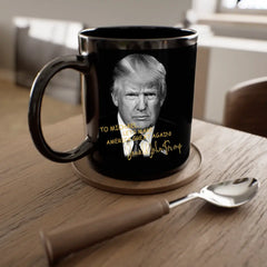 Tasse noire dédicacée par le président Donald Trump
