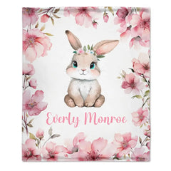 Couverture personnalisée avec prénom de bébé fille, lapin rose en fleurs de cerisier