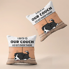 Cadeau d'oreiller personnalisé pour les amoureux des chiens - C'est notre canapé assis là-bas