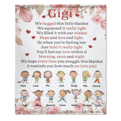 Nous avons embrassé cette petite couverture - Jusqu'à 14 enfants - Couverture personnalisée - Cadeau d'anniversaire pour la fête des mères pour grand-mère, nana, maman - Cadeau des petits-enfants 